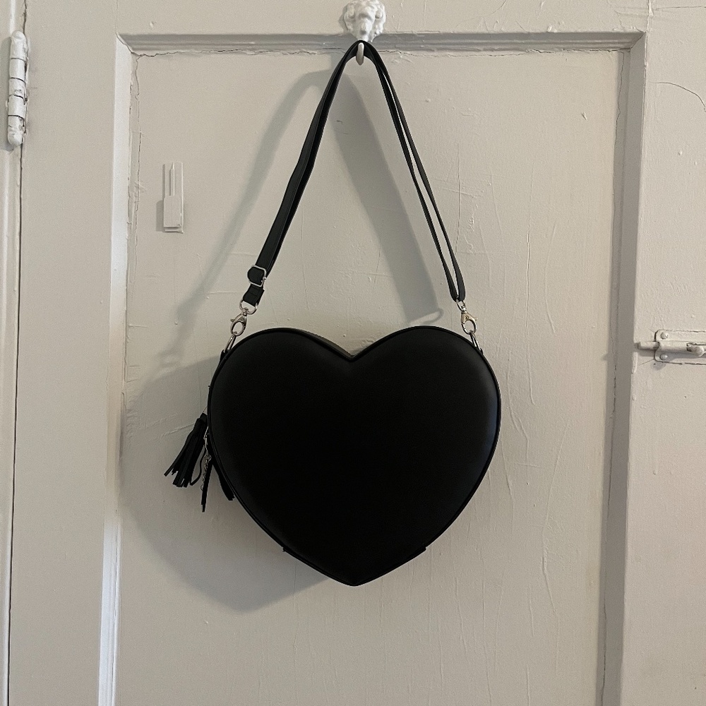 Martania Bags Heart Crossbody Purse (Mataniabags) amazing condition